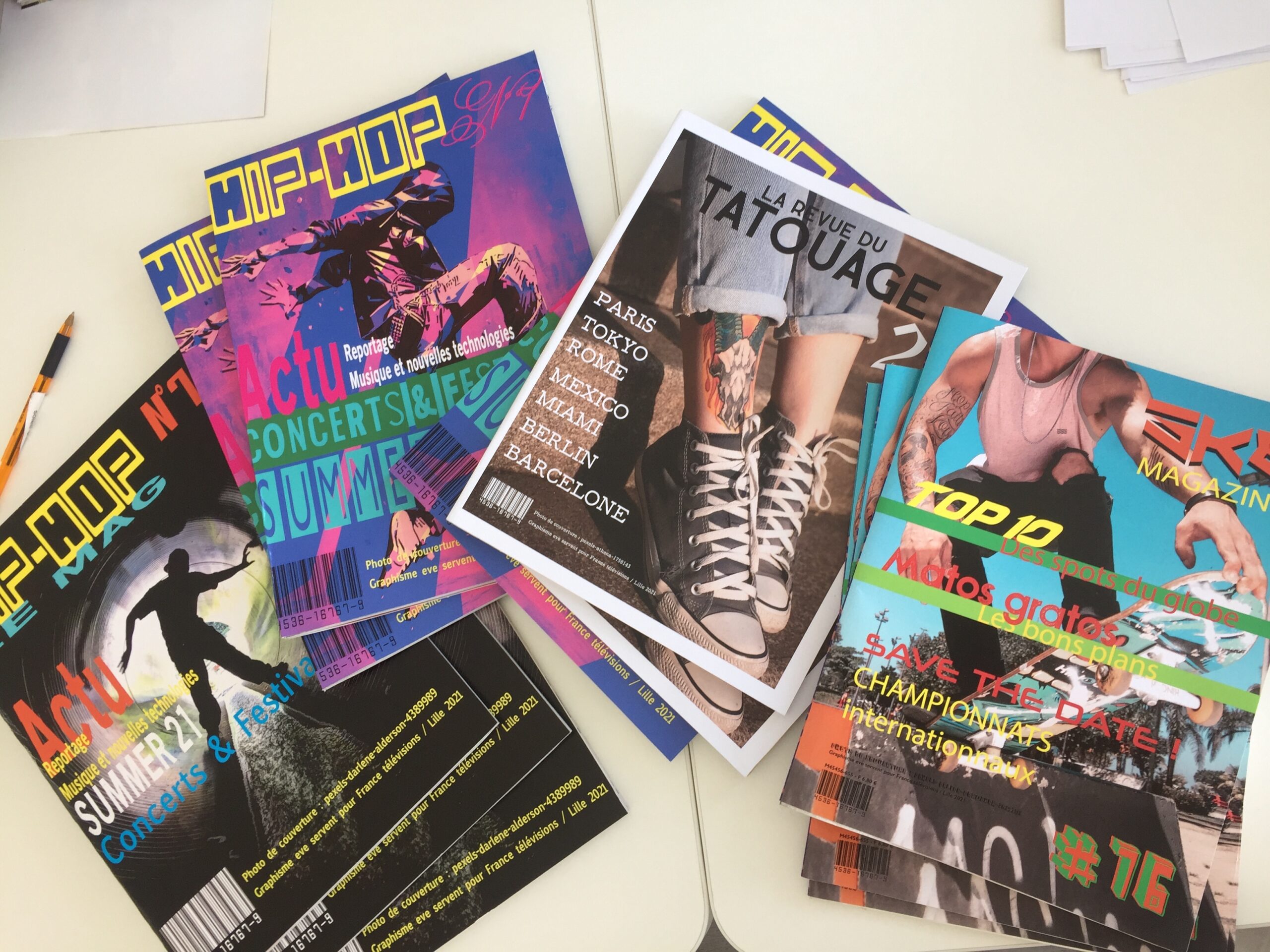 REVUES, CATALOGUES, FLYERS…